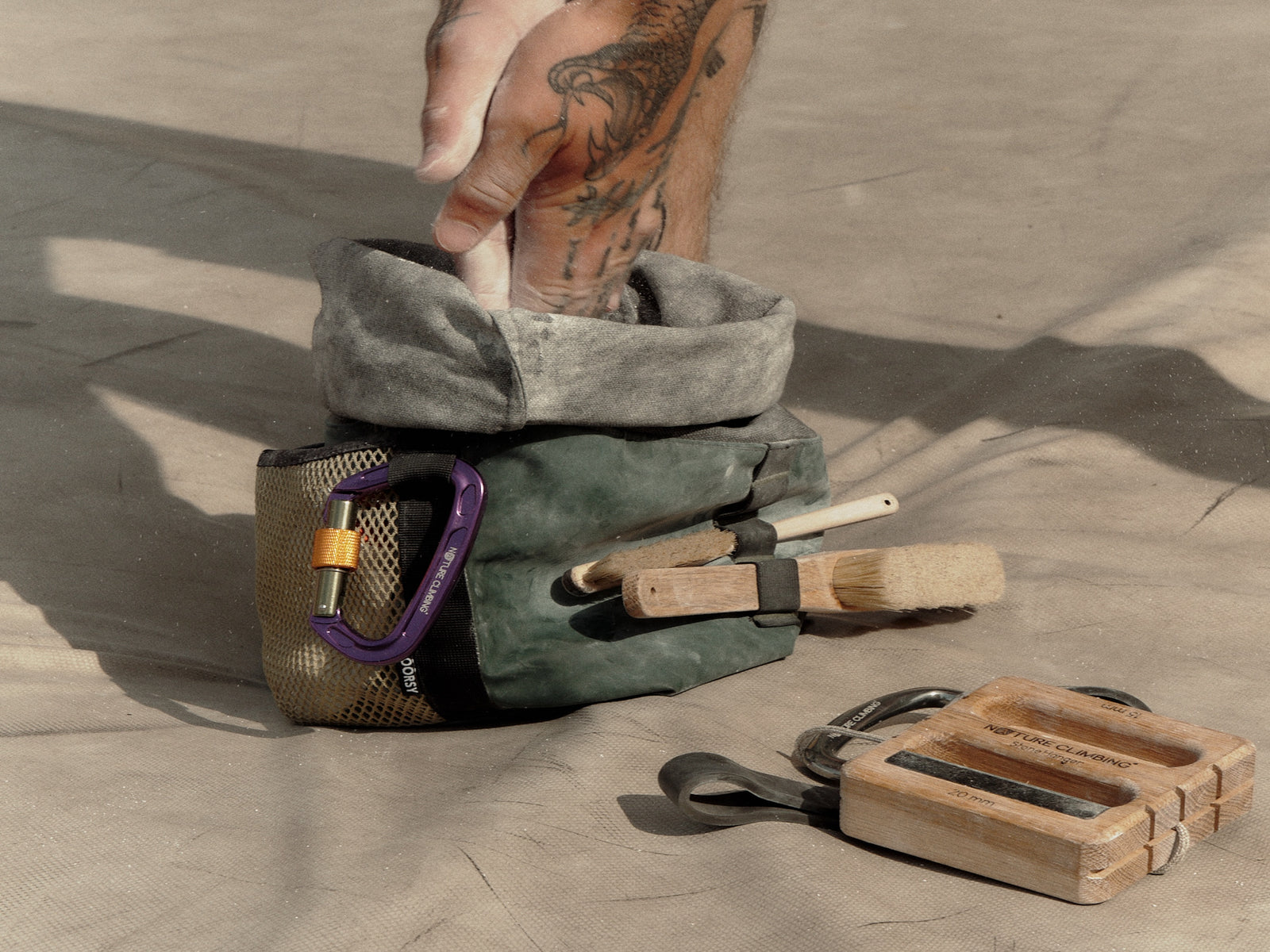 HMS Screwgate Carabiner | Nature Climbing